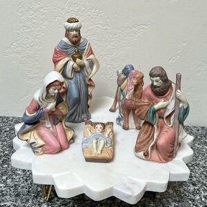 Vintage Christmas Nativity 5 Piece Set Porcelain